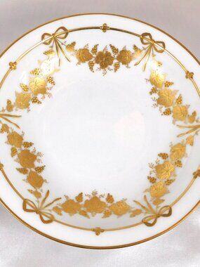 White Rosenthal Bowl with Grapes and Bows # 25620